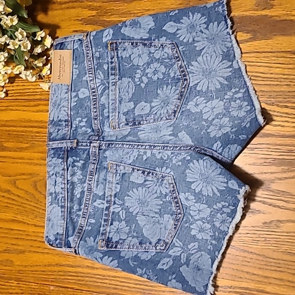 Abercrombie kids Floral Denim Shorts  - Girls 13/14 - Picture 7 of 8